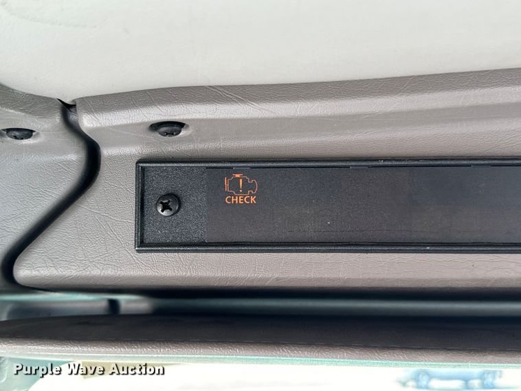 image for item OJ9591 2004 Kenworth  T800 semi truck