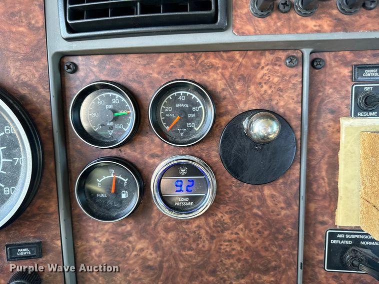 image for item OJ9591 2004 Kenworth  T800 semi truck