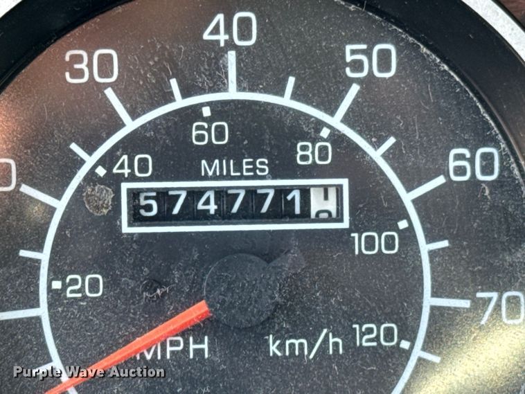 image for item OJ9591 2004 Kenworth  T800 semi truck