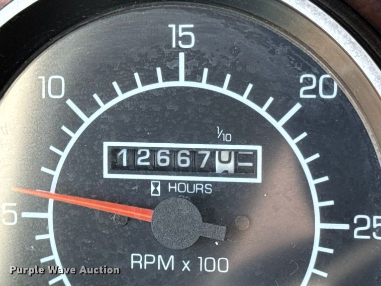 image for item OJ9591 2004 Kenworth  T800 semi truck