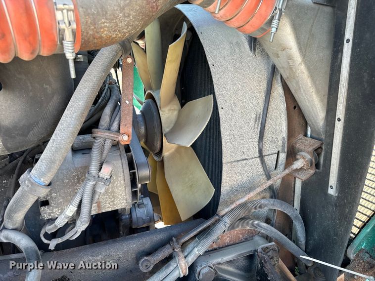 image for item OJ9591 2004 Kenworth  T800 semi truck