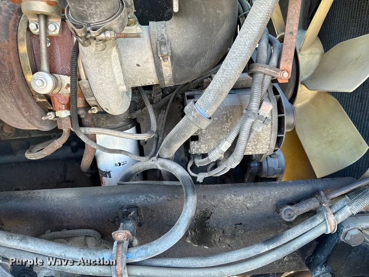 image for item OJ9591 2004 Kenworth  T800 semi truck