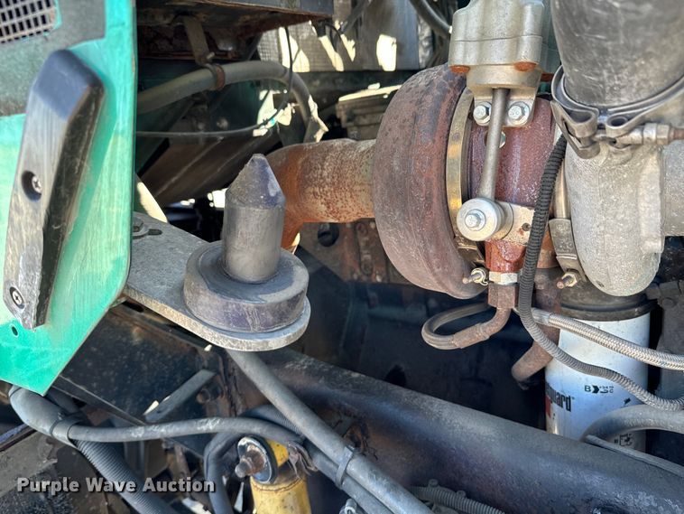 image for item OJ9591 2004 Kenworth  T800 semi truck