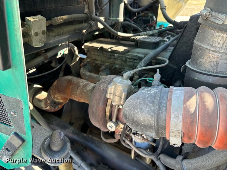 image for item OJ9591 2004 Kenworth  T800 semi truck