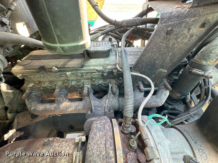 image for item OJ9591 2004 Kenworth  T800 semi truck