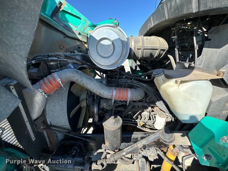 image for item OJ9591 2004 Kenworth  T800 semi truck