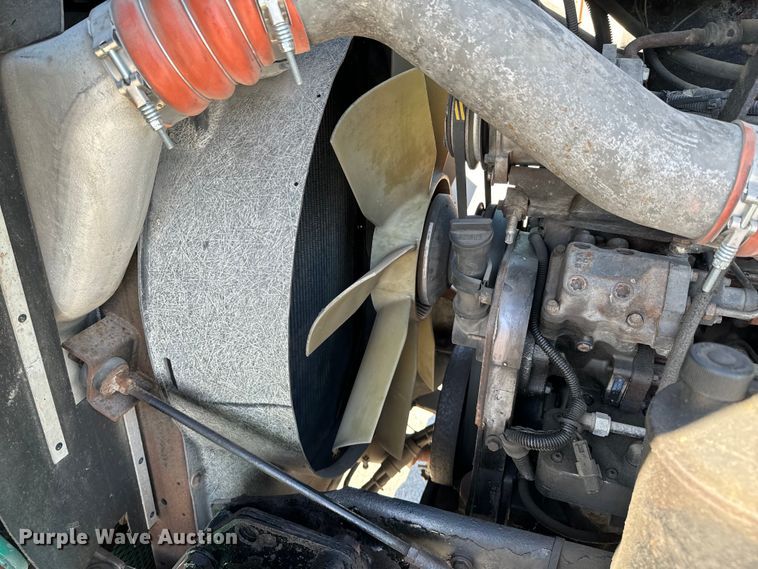 image for item OJ9591 2004 Kenworth  T800 semi truck