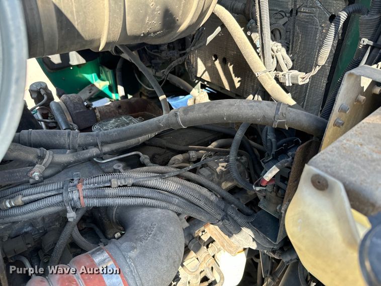 image for item OJ9591 2004 Kenworth  T800 semi truck