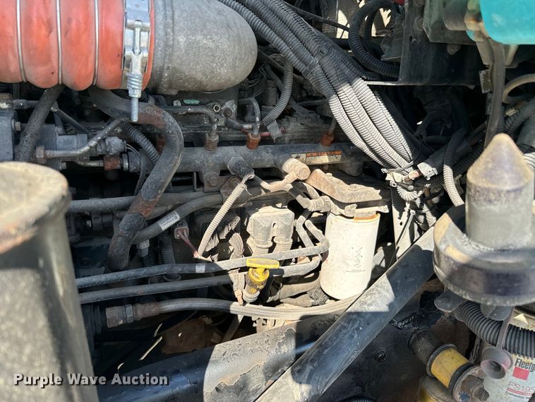 image for item OJ9591 2004 Kenworth  T800 semi truck