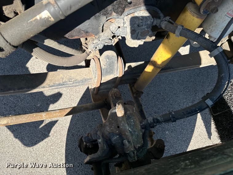 image for item OJ9591 2004 Kenworth  T800 semi truck