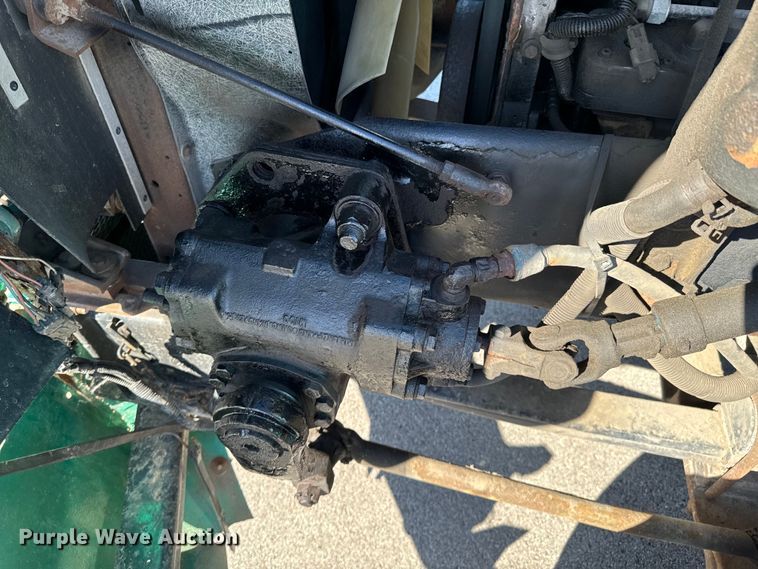 image for item OJ9591 2004 Kenworth  T800 semi truck