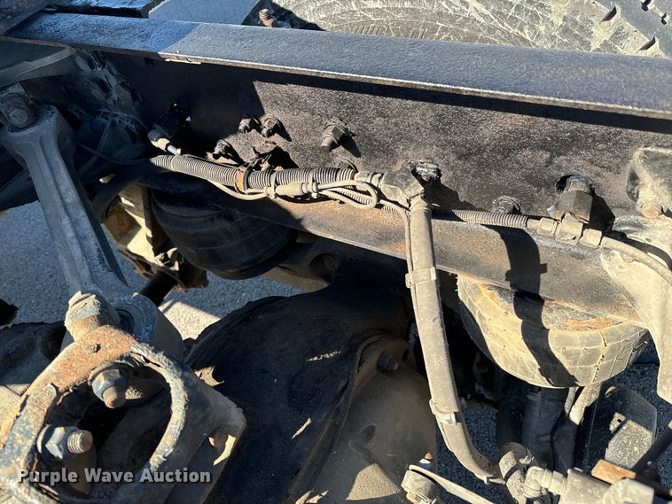 image for item OJ9591 2004 Kenworth  T800 semi truck