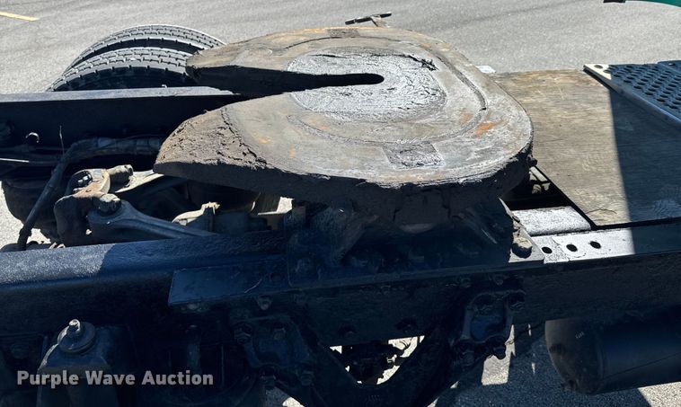 image for item OJ9591 2004 Kenworth  T800 semi truck