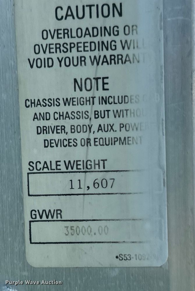 image for item OJ9591 2004 Kenworth  T800 semi truck