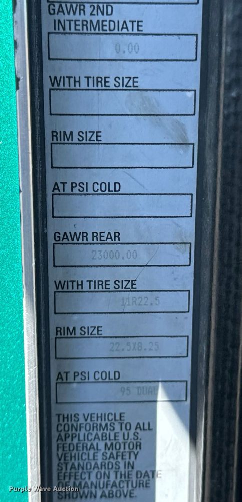 image for item OJ9591 2004 Kenworth  T800 semi truck