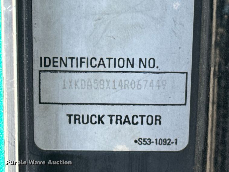 image for item OJ9591 2004 Kenworth  T800 semi truck