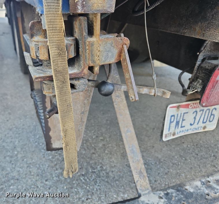 image for item OK9791 2017 Kenworth  T370 side curtain box truck