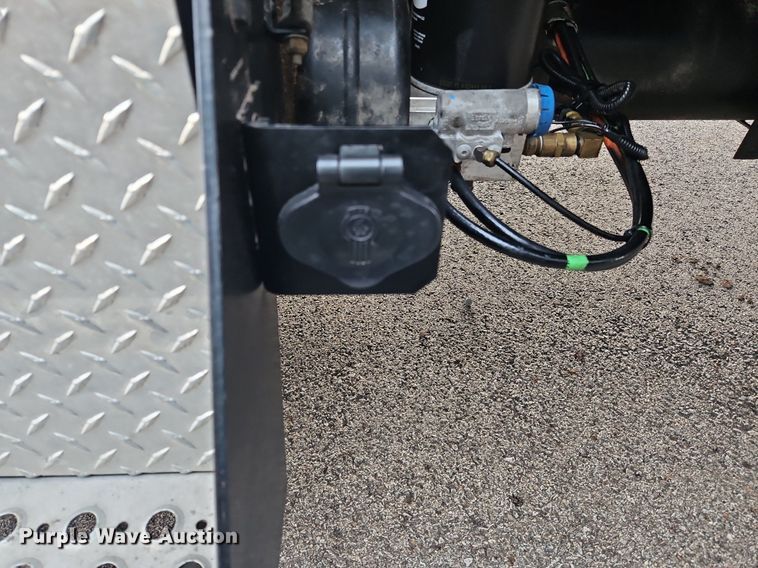 image for item OK9791 2017 Kenworth  T370 side curtain box truck