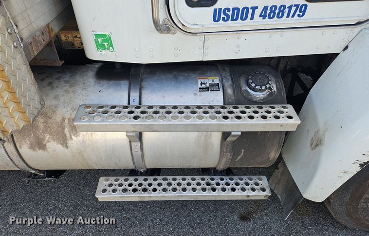 image for item OK9791 2017 Kenworth  T370 side curtain box truck