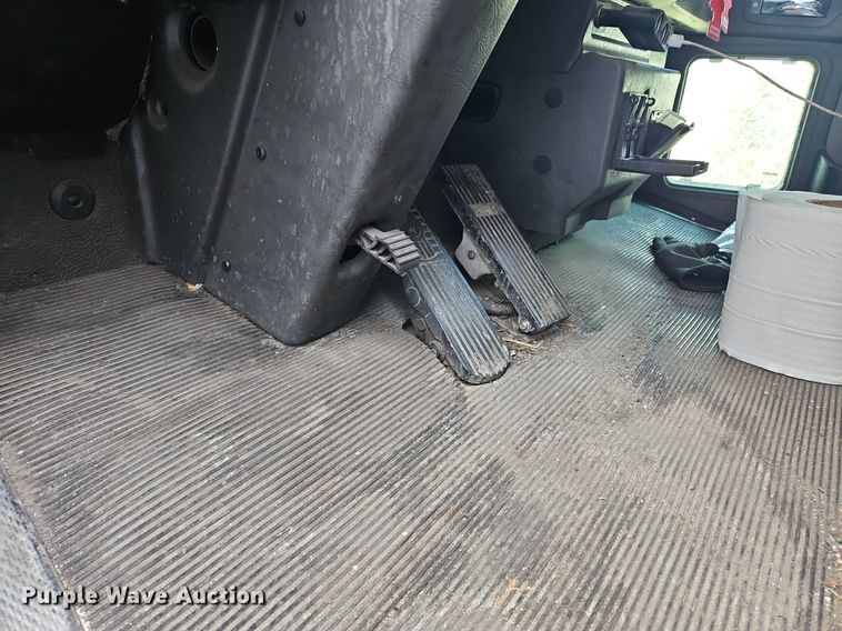 image for item OK9791 2017 Kenworth  T370 side curtain box truck