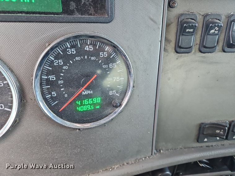 image for item OK9791 2017 Kenworth  T370 side curtain box truck