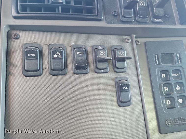 image for item OK9791 2017 Kenworth  T370 side curtain box truck