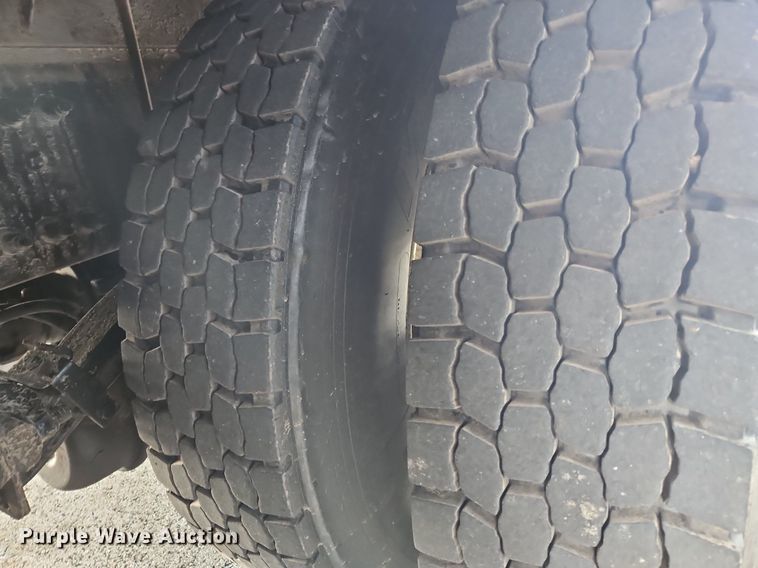 image for item OK9791 2017 Kenworth  T370 side curtain box truck