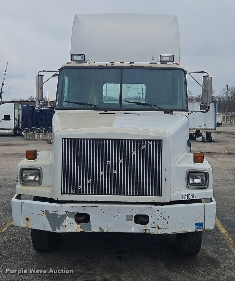 image for item OK9792 1998 Volvo WG semi truck