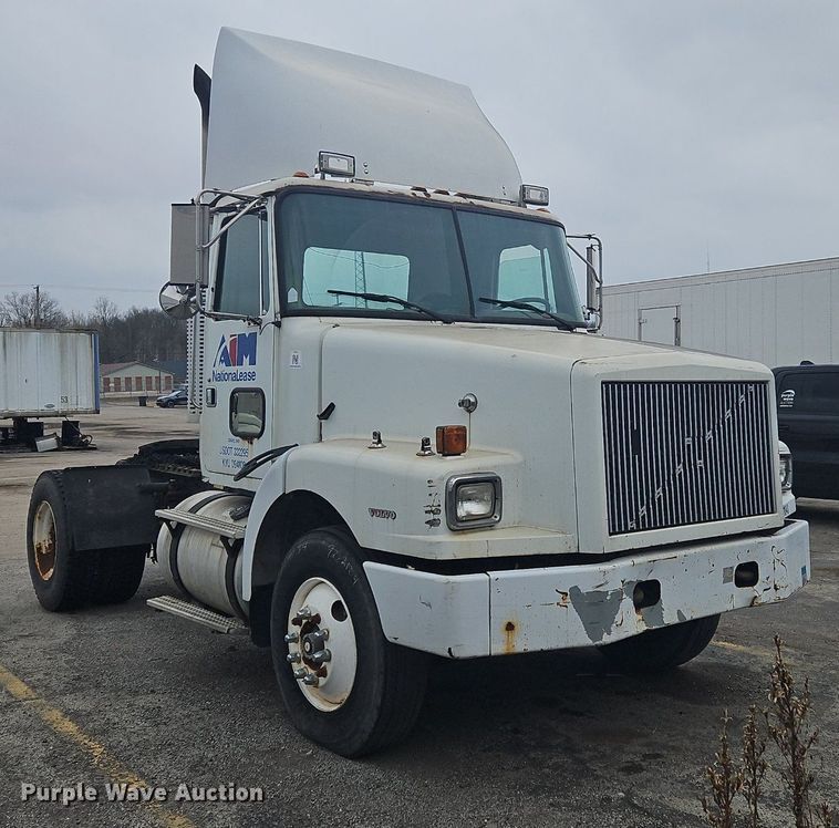 image for item OK9792 1998 Volvo WG semi truck