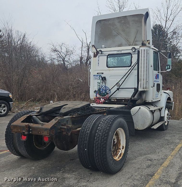 image for item OK9792 1998 Volvo WG semi truck