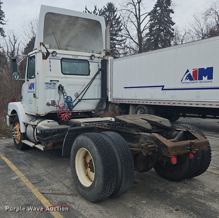 image for item OK9792 1998 Volvo WG semi truck