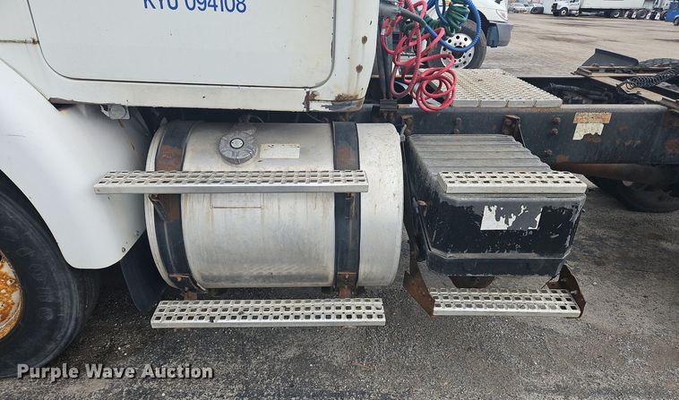 image for item OK9792 1998 Volvo WG semi truck