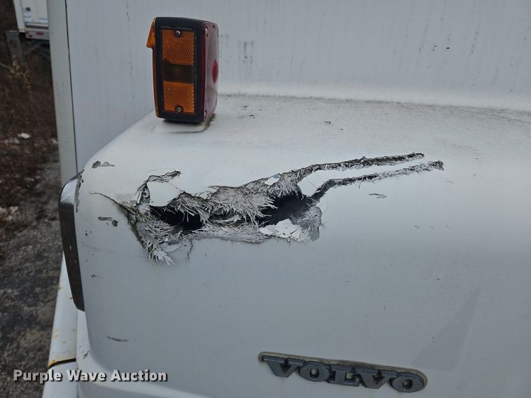 image for item OK9792 1998 Volvo WG semi truck