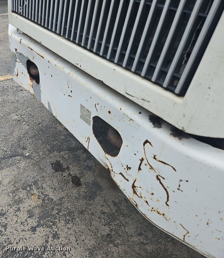 image for item OK9792 1998 Volvo WG semi truck