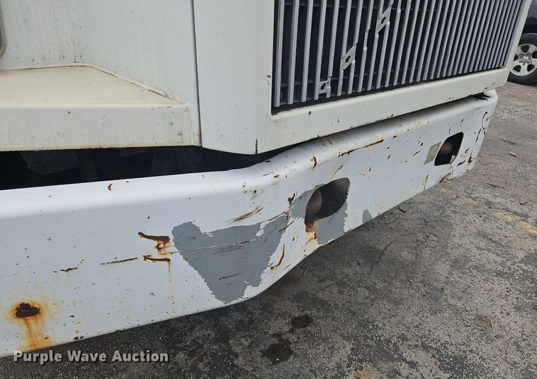 image for item OK9792 1998 Volvo WG semi truck