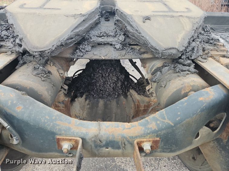 image for item OK9792 1998 Volvo WG semi truck