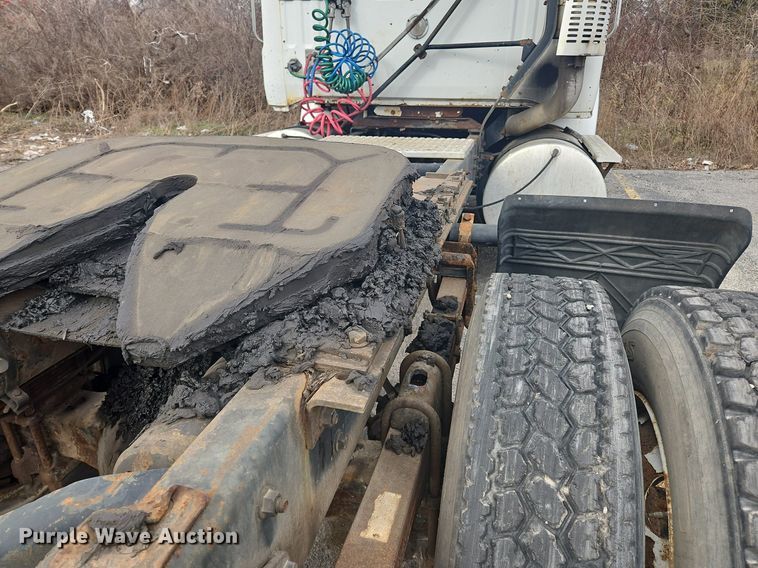 image for item OK9792 1998 Volvo WG semi truck