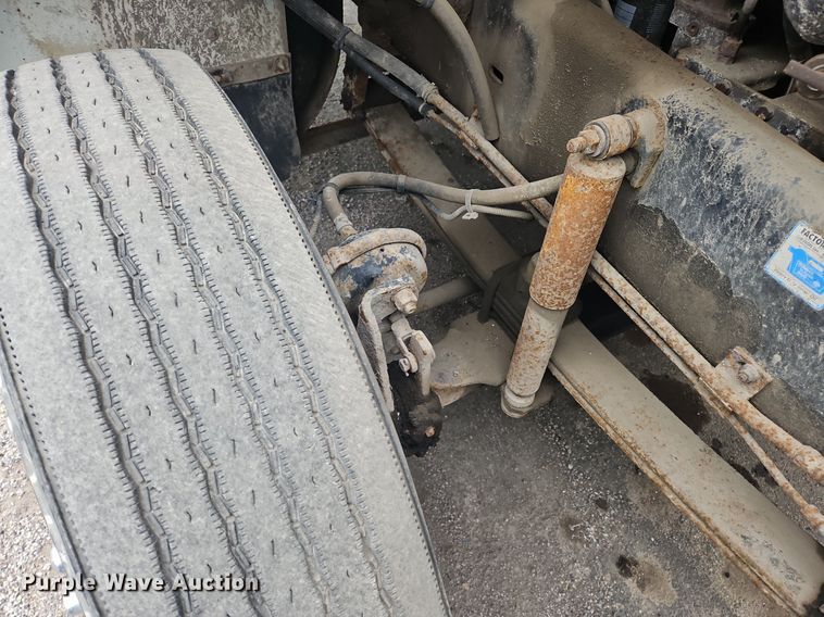 image for item OK9792 1998 Volvo WG semi truck