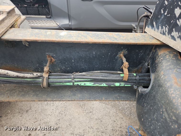 image for item OK9792 1998 Volvo WG semi truck