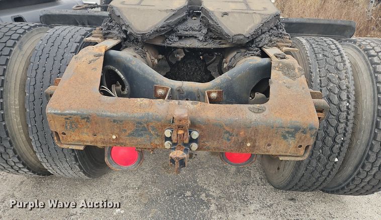 image for item OK9792 1998 Volvo WG semi truck