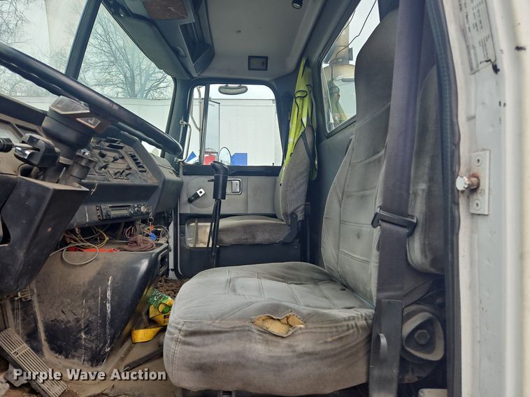 image for item OK9792 1998 Volvo WG semi truck