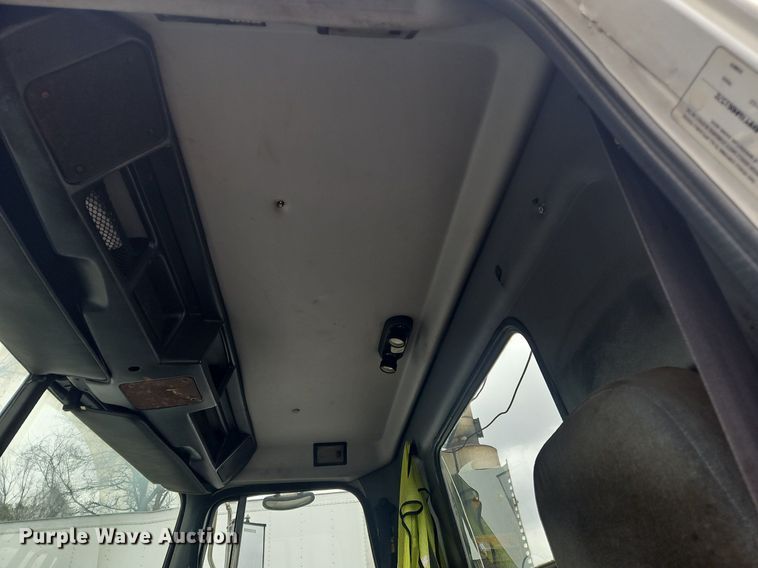 image for item OK9792 1998 Volvo WG semi truck