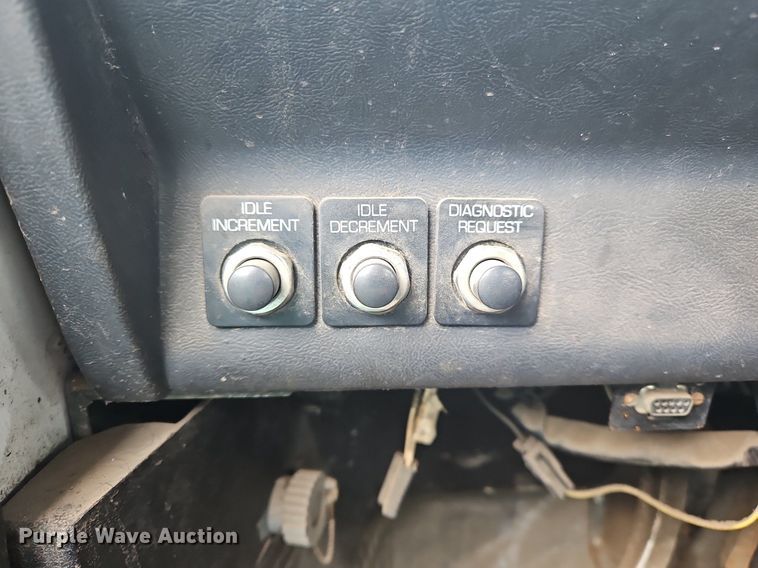 image for item OK9792 1998 Volvo WG semi truck