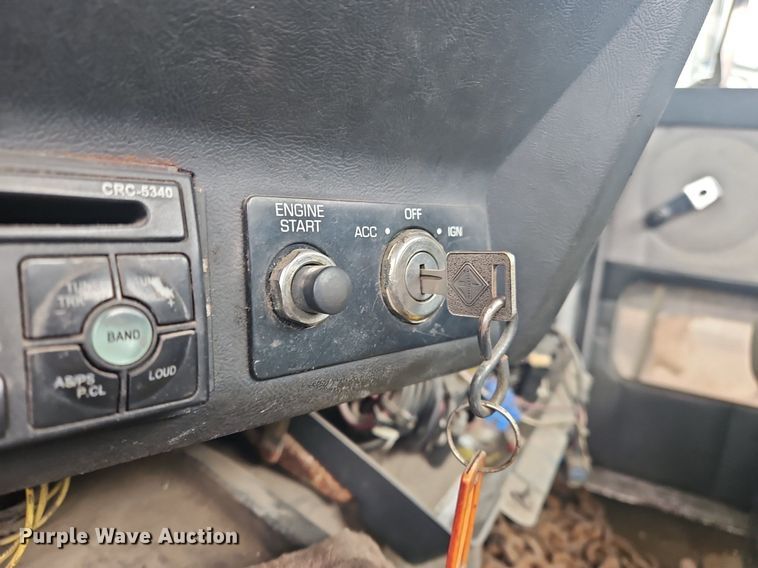 image for item OK9792 1998 Volvo WG semi truck