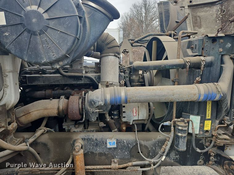 image for item OK9792 1998 Volvo WG semi truck