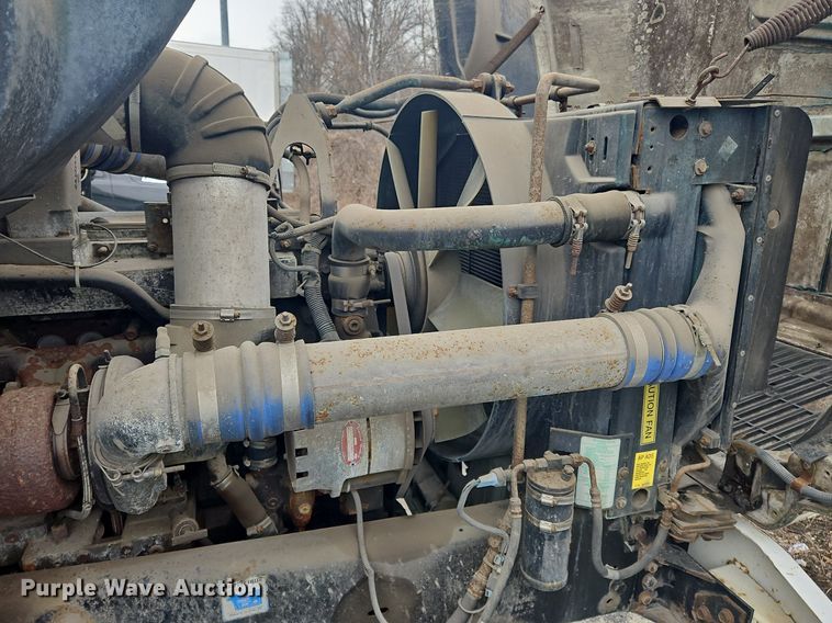 image for item OK9792 1998 Volvo WG semi truck