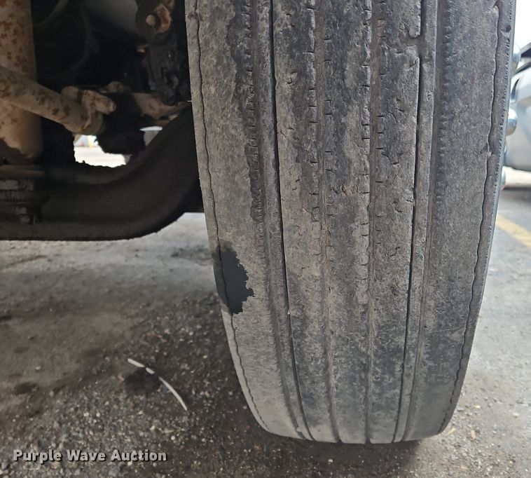 image for item OK9792 1998 Volvo WG semi truck