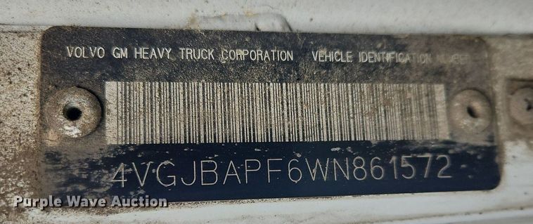 image for item OK9792 1998 Volvo WG semi truck