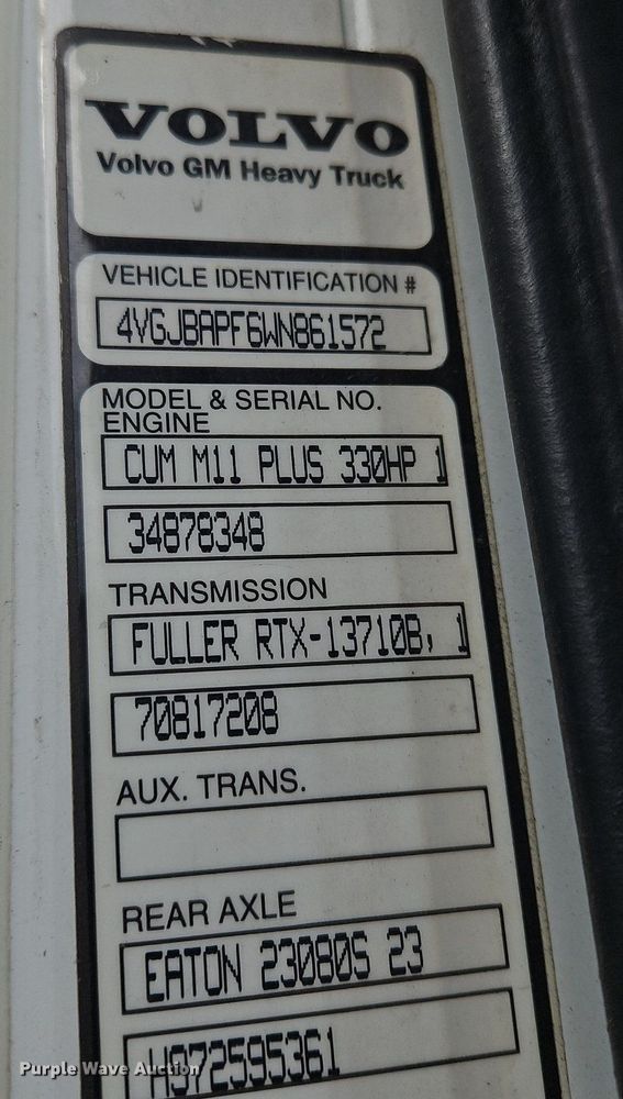 image for item OK9792 1998 Volvo WG semi truck