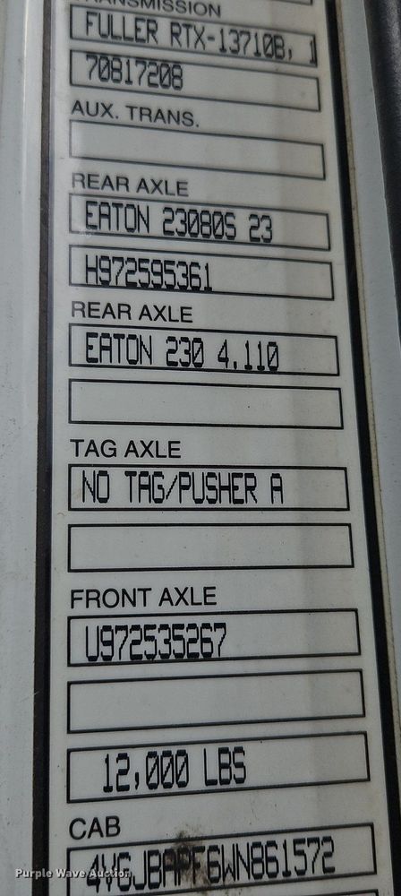 image for item OK9792 1998 Volvo WG semi truck